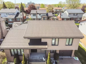 Metal roofing installation on a Montreal home